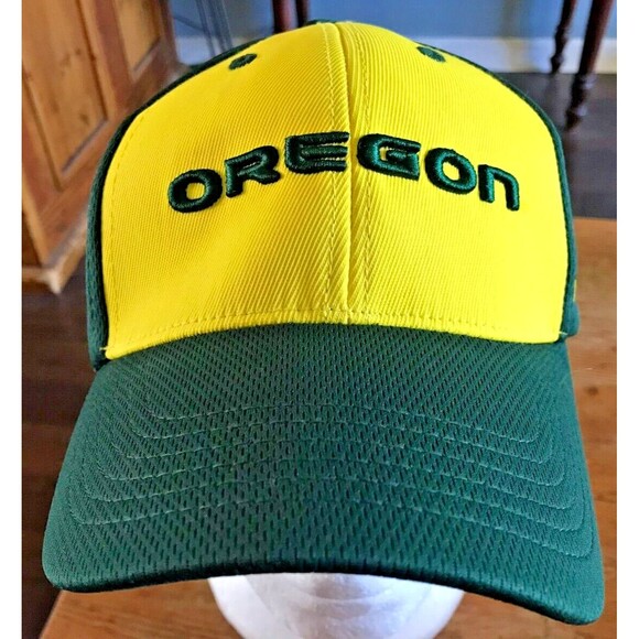 Oregon Ducks Baseball Hat Adjustable Strap Green Gold Captivating Headwear - Picture 1 of 10